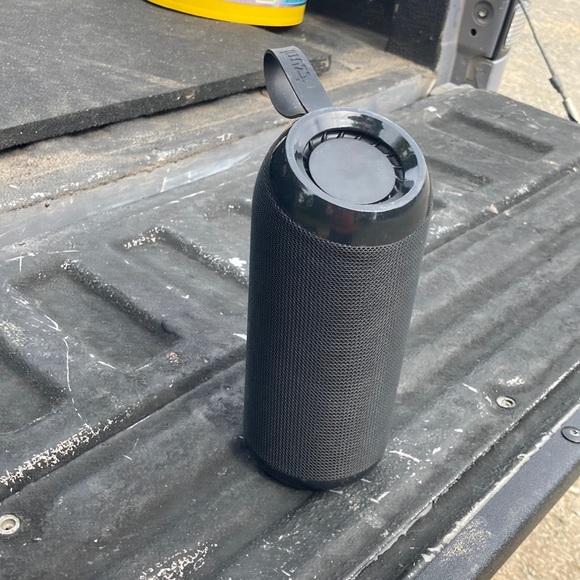Black waterproof speaker selling